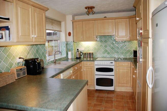 KITCHEN/DINING ROOM