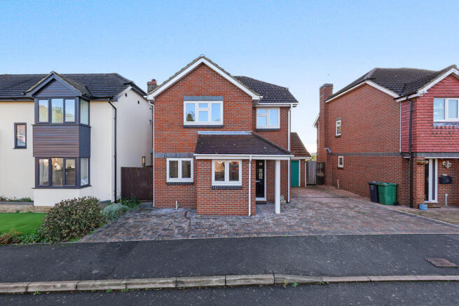4-bed detached on Pilgrims View, Greenhithe, £625,000