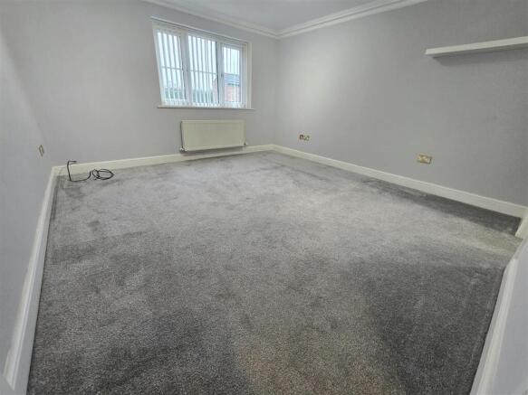 2 bed Apartment to rent Image 6