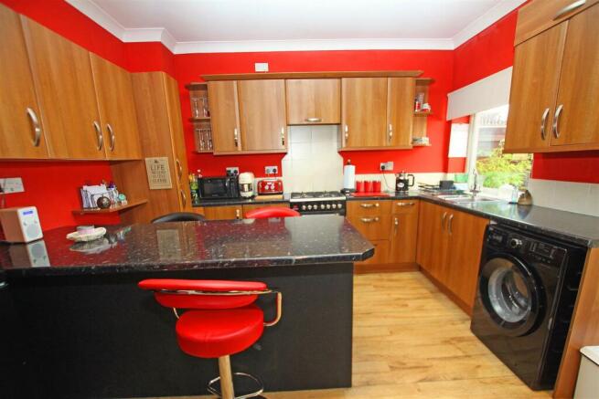 Kitchen b.jpg