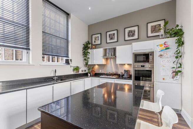 4 bed Terraced for sale Image 9