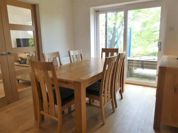 4 bed Detached to rent Image 12