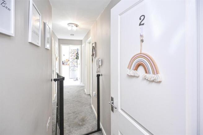 Apt 2 17 Ledgard Avenue Entrance Hall.JPG