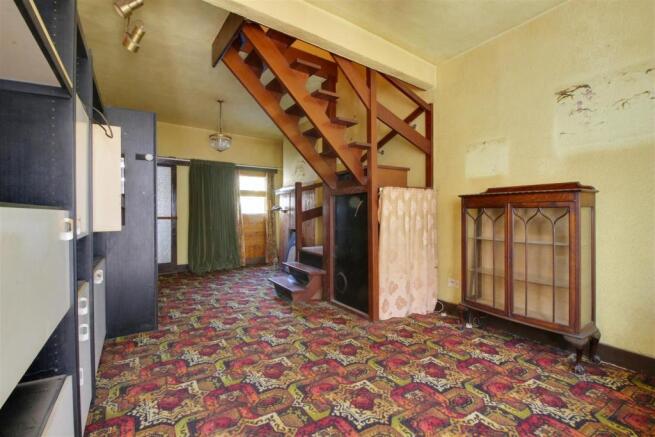 Lounge 1.jpg