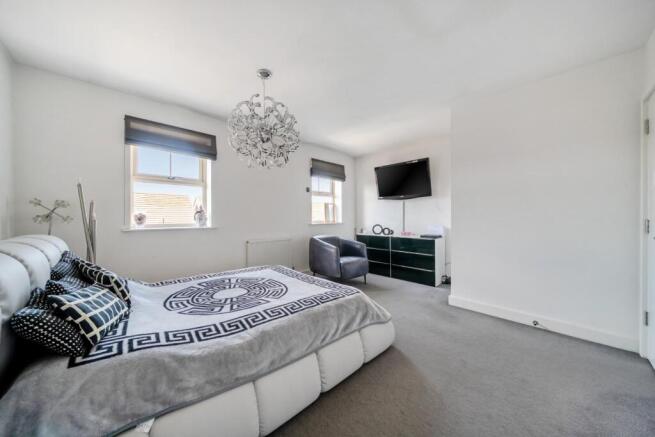 4 bed Town House for sale Image 11