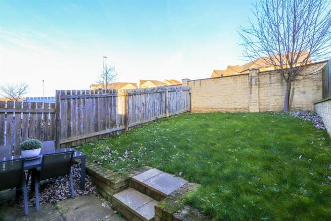 4 bed Town House to rent Image 9