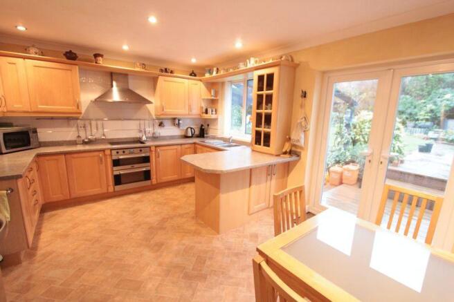 Kitchen/ Dining 