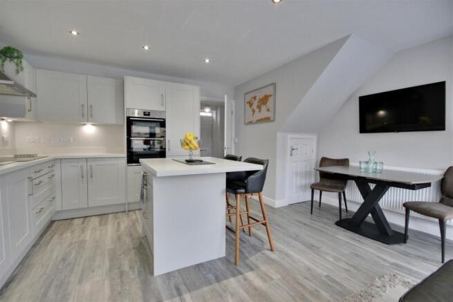4 bed Detached for sale Image 12