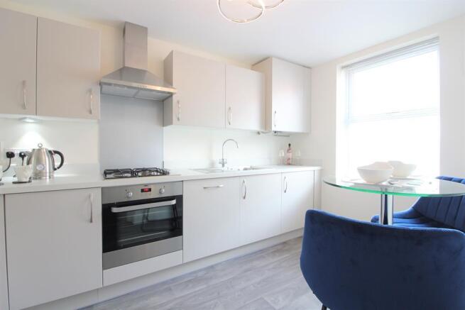 FITTED KITCHEN