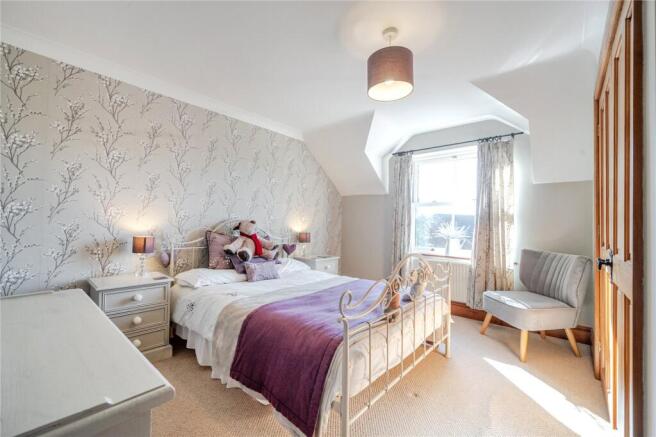 5 bed Detached for sale Image 11