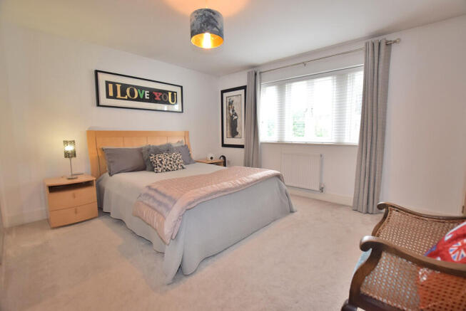 4 bed Detached for sale Image 11