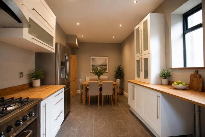 6 bed Semi-Detached for sale Image 4