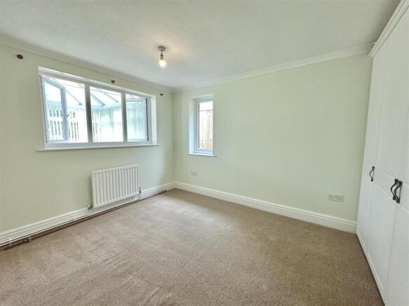 3 bed Detached Bungalow for sale Image 4