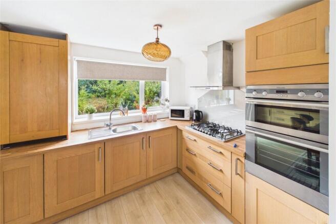 3 bed Semi-Detached for sale Image 9