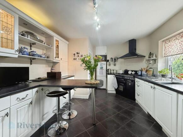 2 bed Semi-Detached Bungalow for sale Image 7