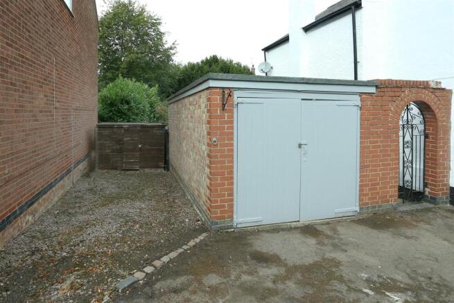 GARAGE PARKING