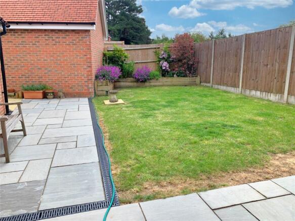 Coneyburry Grove, East Grinstead, West Sussex, RH19 photo 4