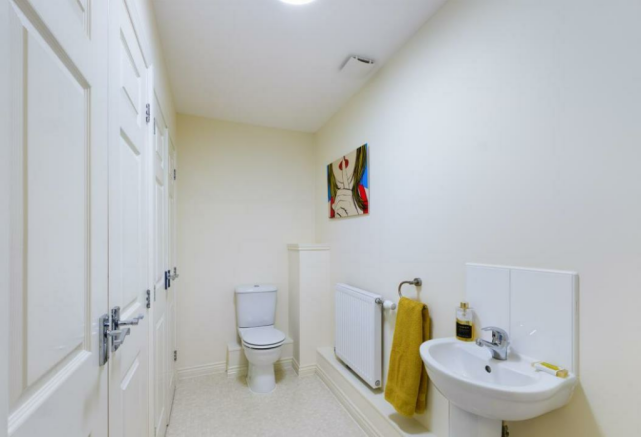 Cloakroom/wc