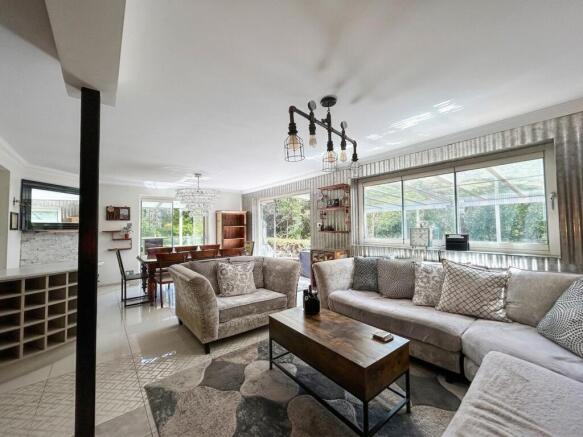Open plan living room, kitchen and dining room