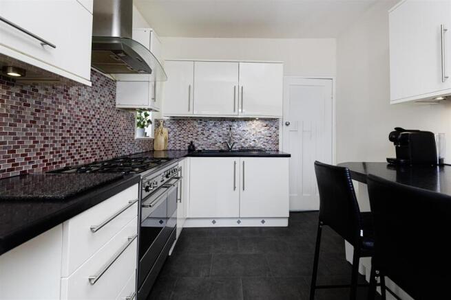 4 bed Semi-Detached for sale Image 5