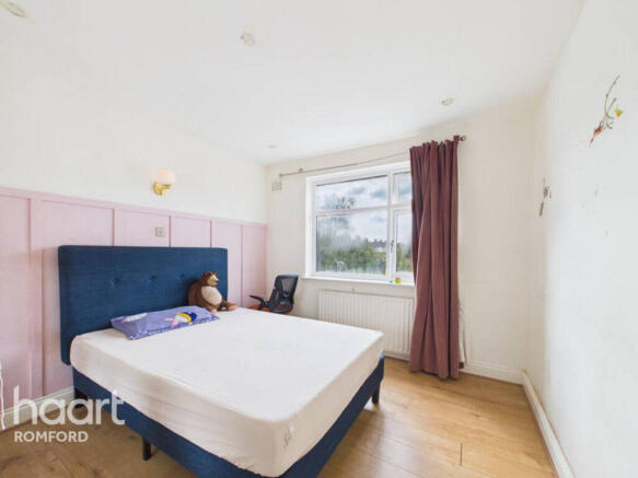 Eastbrook Drive, Romford photo 4