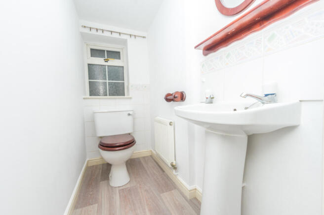 4 bed Detached to rent Image 6