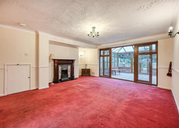 32 Woodland Close-11.jpg