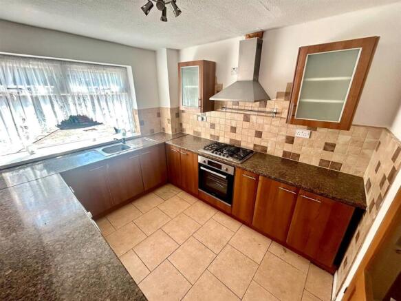 kitchen 2.jpg