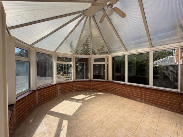 5 bed Detached for sale Image 8