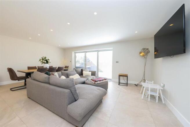 Meadow Close, Ruislip, HA4 photo 4