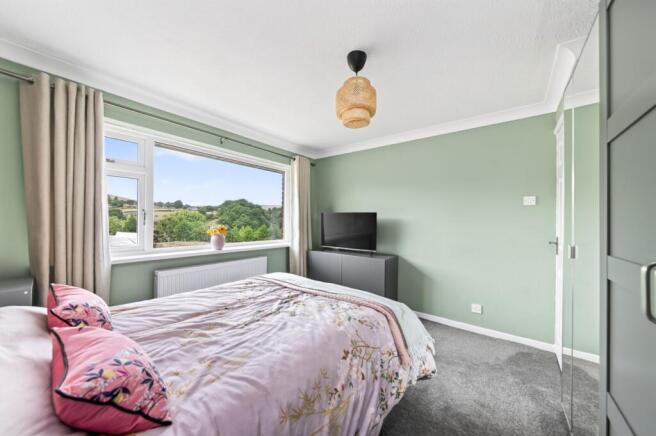 4 bed Detached for sale Image 11