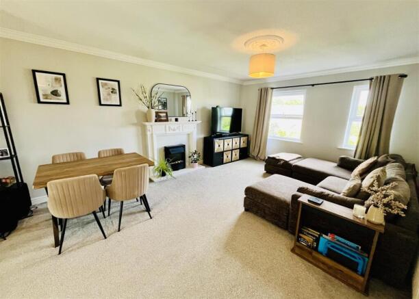 2 bed Apartment for sale Image 4