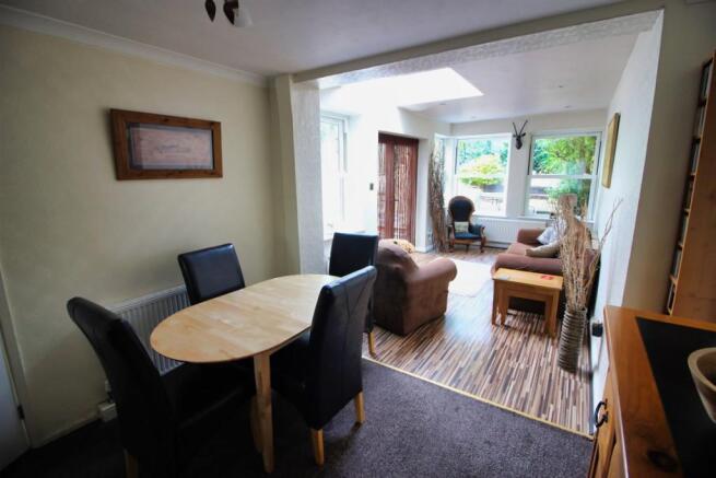 living room/dining r