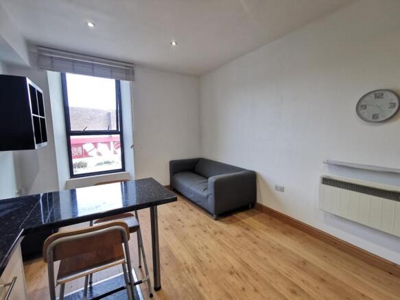 1 bed Flat to rent Image 4