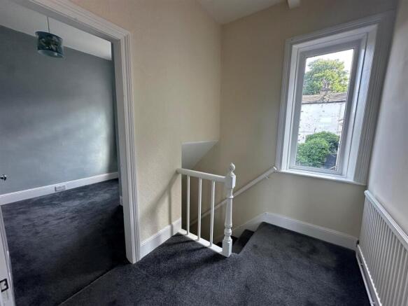 3 bed Terraced to rent Image 5