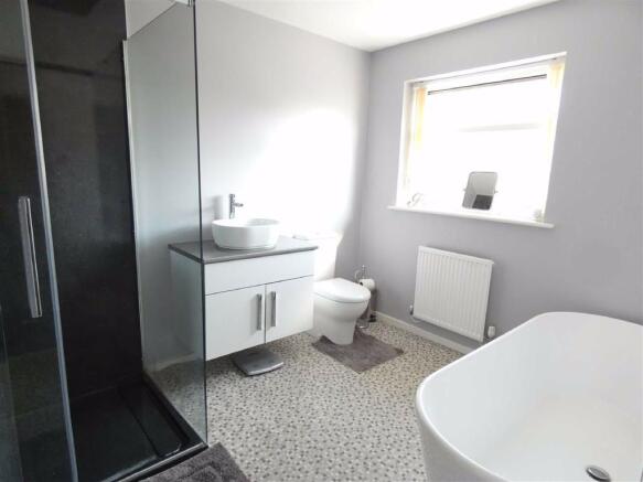 MODERN BATHROOM
