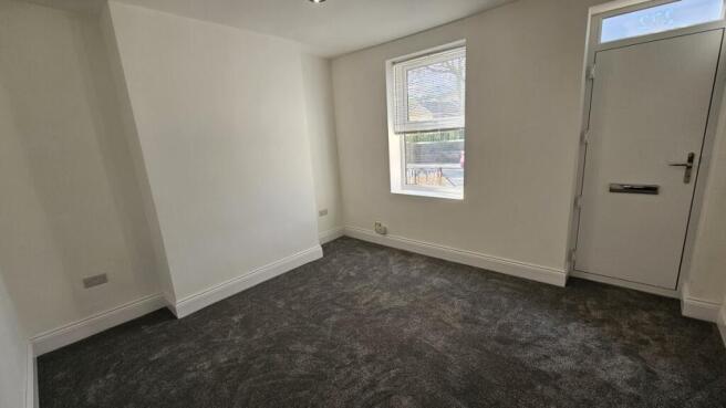 2 bed House to rent Image 4