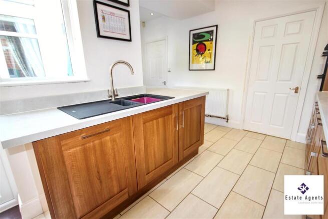 5 bed Detached for sale Image 5