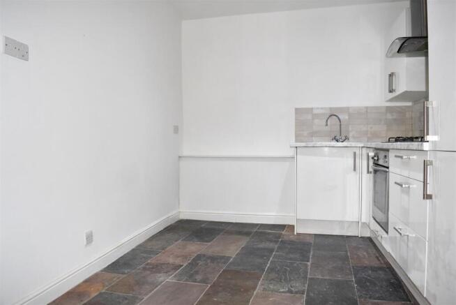 2 bed Flat to rent Image 4