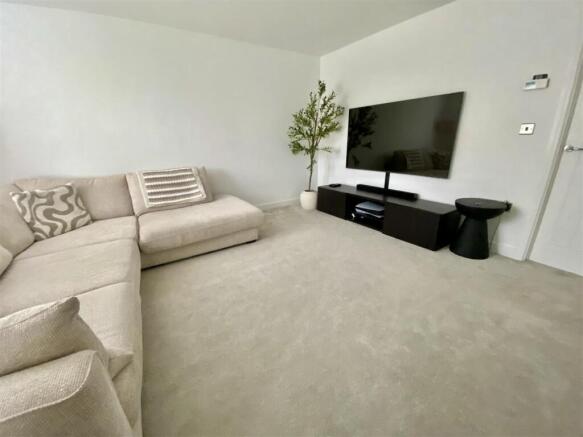4 bed Semi-Detached for sale Image 10