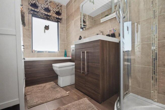3 bed Terraced for sale Image 8