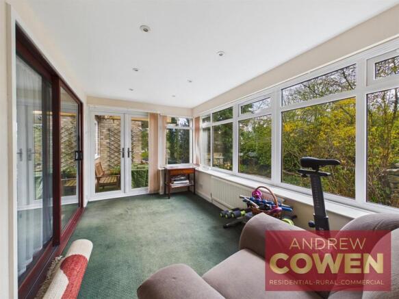 5 bed House for sale Image 11