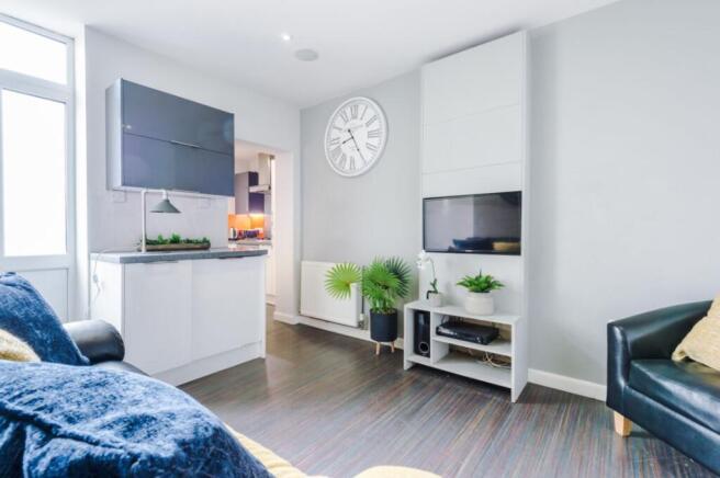 185LR Living Area