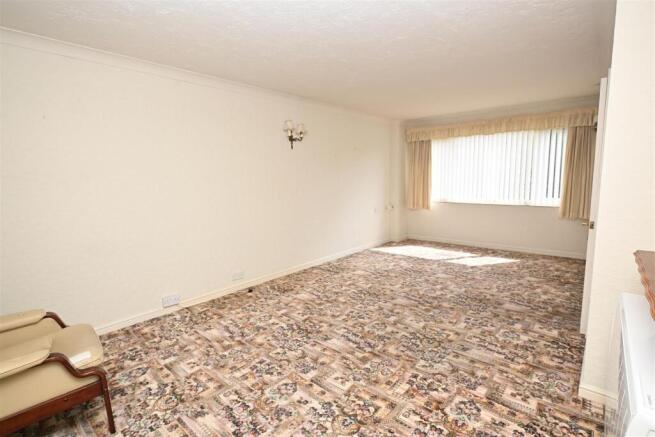 21' x 11' Living room
