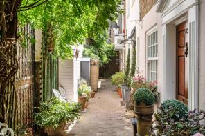 35, Conduit Passage, London W2 1HT