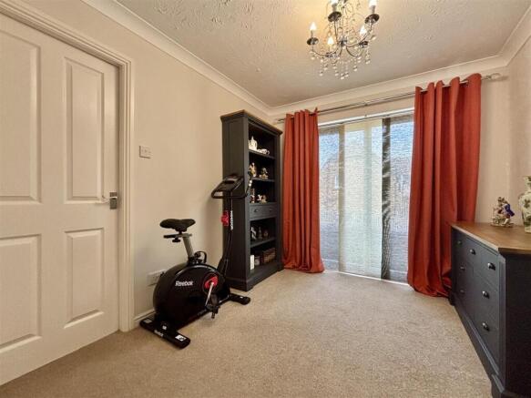 4 bed Detached for sale Image 5