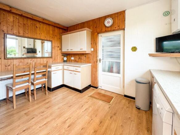 4 bed Detached for sale Image 10