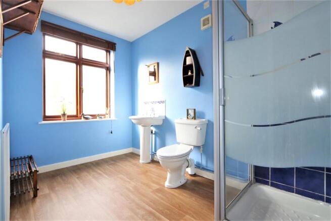 GROUND FLOOR SHOWER ROOM