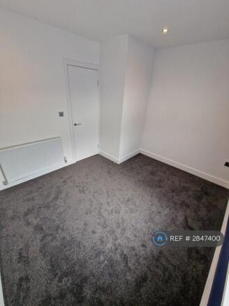 Front Double Bedroom (2/2)