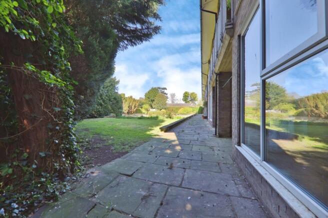 2 bed Ground Flat for sale Image 6